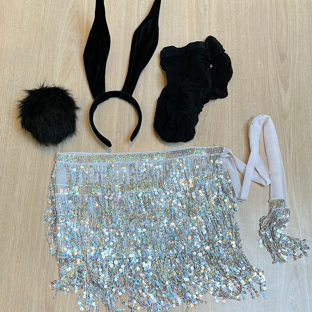 ✂️ Costume-sexy bunny!